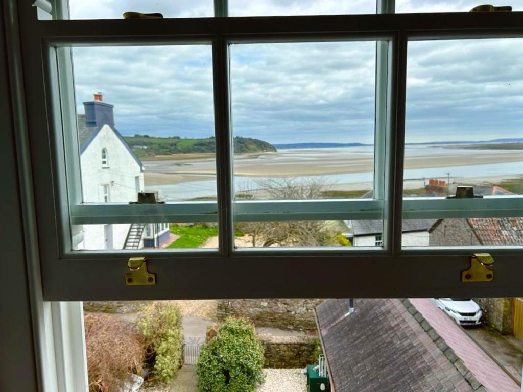 拉恩Dylan Thomas Sea View住宿加早餐旅馆 外观 照片
